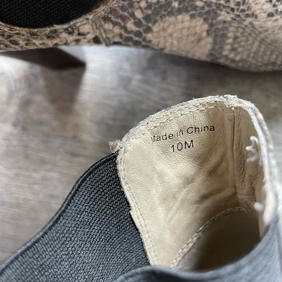 Juicy Couture Women’s Snakeskin Heeled Booties, size 10 - Picture 8 of 10